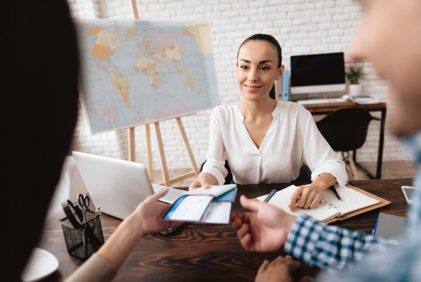 Cost of Using a Travel Agency for Vacation